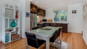 Apartment, 2 Bedrooms | In-room dining - Koonya Getaway (Sorrento)