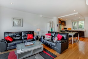 Apartment, 2 Bedrooms | Living room | TV, DVD player - Koonya Getaway (Sorrento)