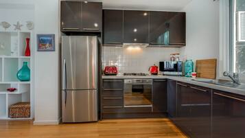 Apartment, 2 Bedrooms | Private kitchen | Fridge, microwave, oven, stovetop