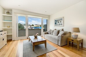 Apartment, 2 Bedrooms | Living room