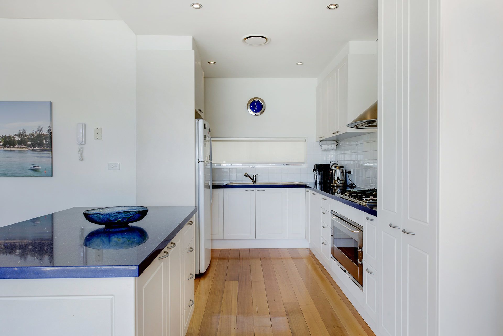 Apartment, 2 Bedrooms | Private kitchen | Fridge, microwave, oven, stovetop