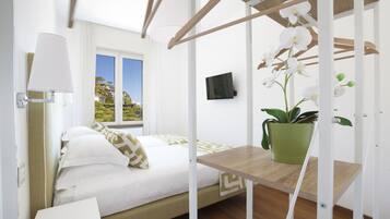 3 bedrooms, Frette Italian sheets, premium bedding, down comforters