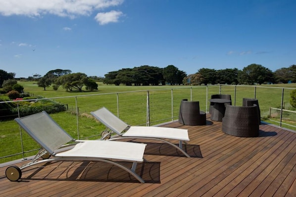 House, 5 Bedrooms | Terrace/patio