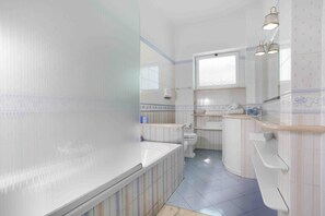 Apartment, 2 Bedrooms | Bathroom
