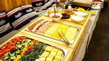 Petit déjeuner buffet (290 CZK par personne)