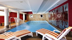 A swimming pool with two lounge chairs, a water feature, and a mural on the wall. - RisoulSki Antarès (Risoul)