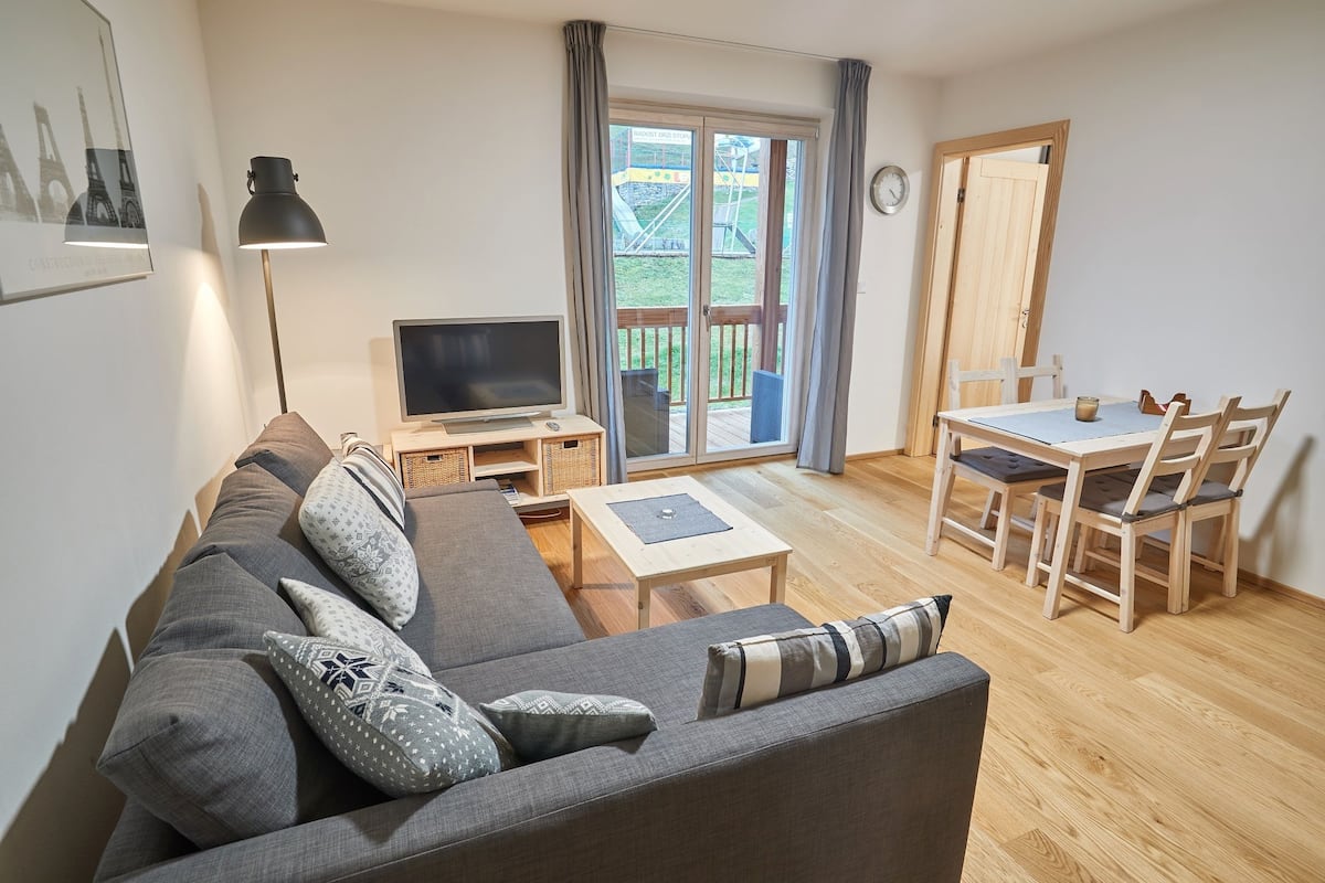 Appartement, 2 slaapkamers (I) | Woonruimte | Een flatscreentelevisie