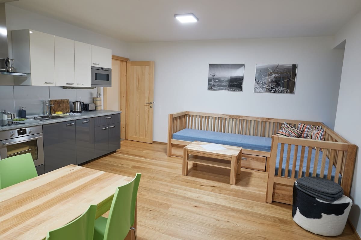 Apartment, 1 Bedroom (J) | Living area