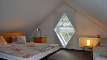 Apartment, 1 Schlafzimmer, Terrasse | 1 Schlafzimmer, hochwertige Bettwaren, Schreibtisch