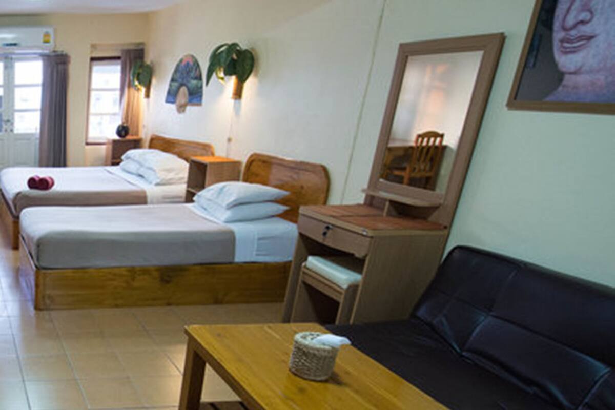 In-room safe, soundproofing, free WiFi, bed sheets