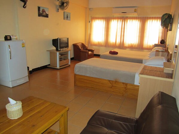 In-room safe, soundproofing, free WiFi, bed sheets