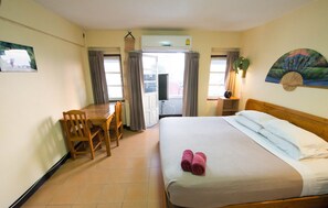 In-room safe, soundproofing, free WiFi, bed sheets