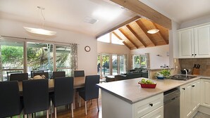 House, 4 Bedrooms | In-room dining - Poolside Sorrento (Sorrento)