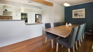 House, 4 Bedrooms | In-room dining - Poolside Sorrento (Sorrento)