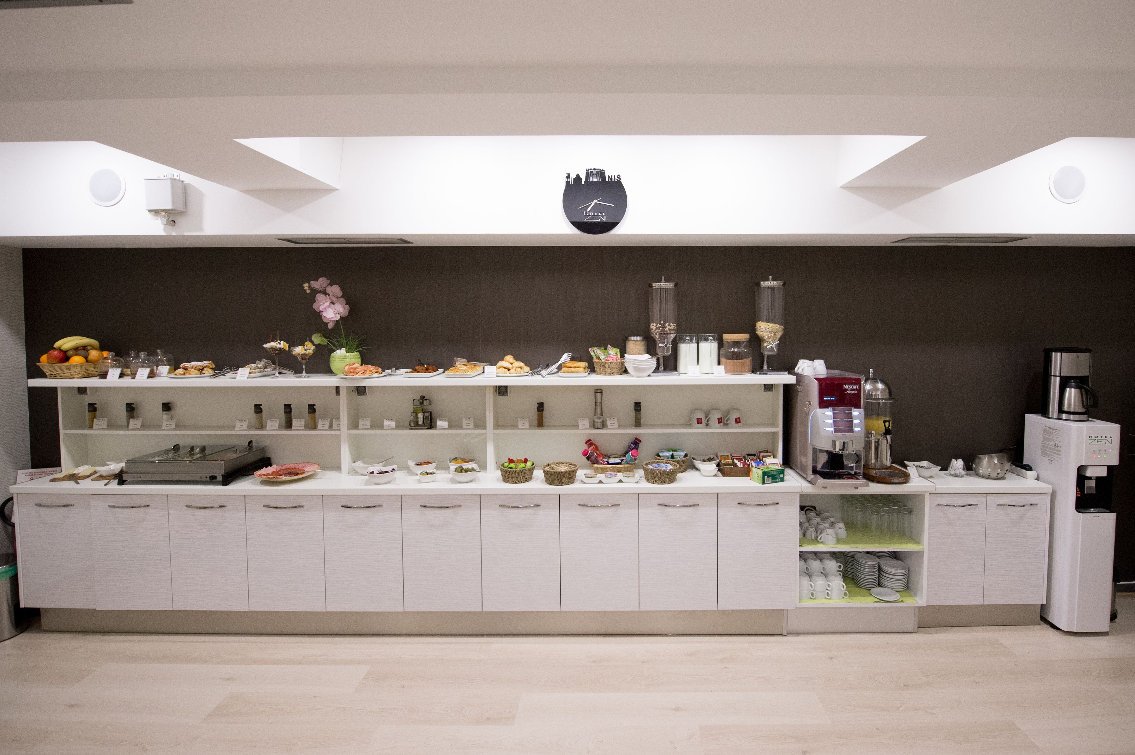 daily buffet breakfast (rsd 600 per person)