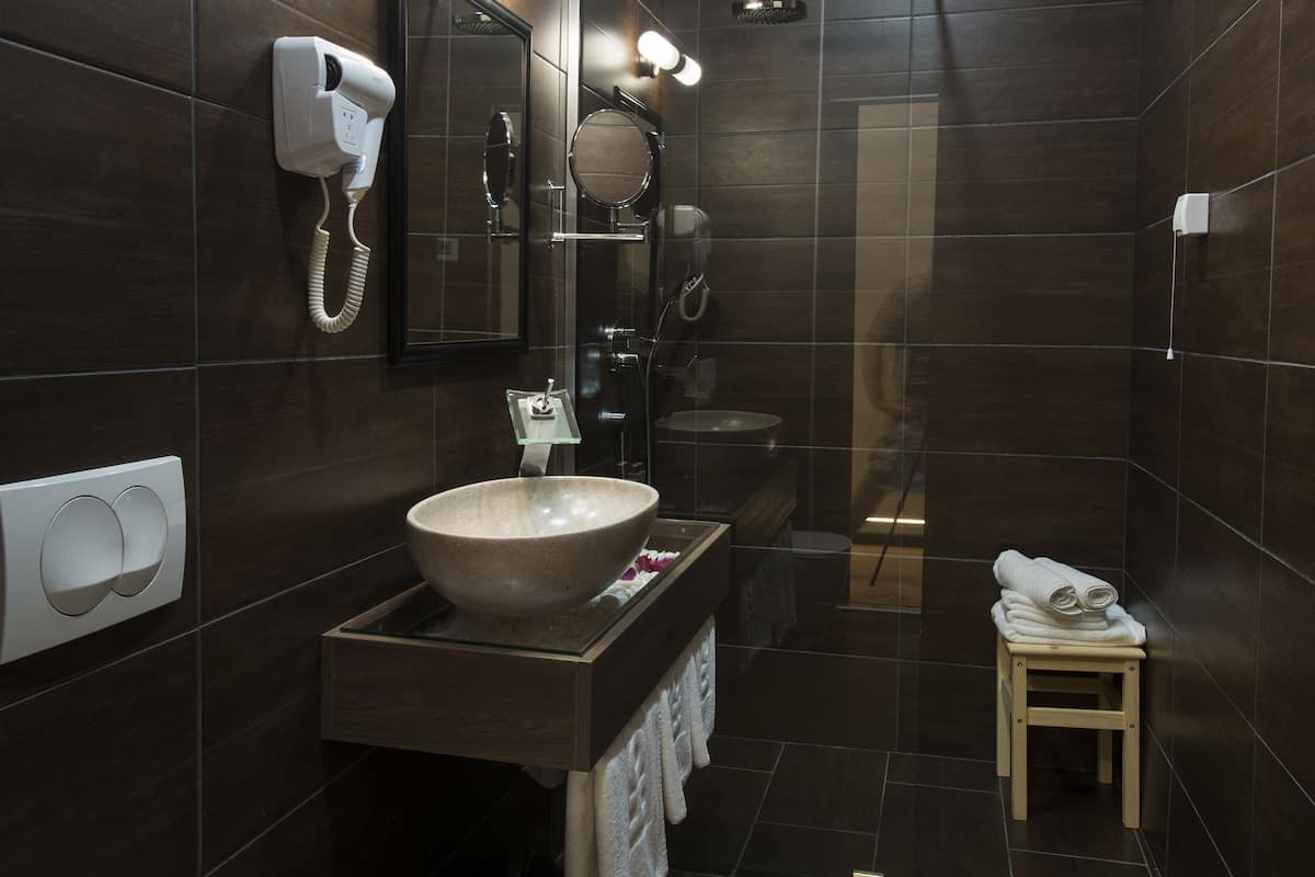 double room | bathroom | shower, free toiletries, hair dryer, bathrobes