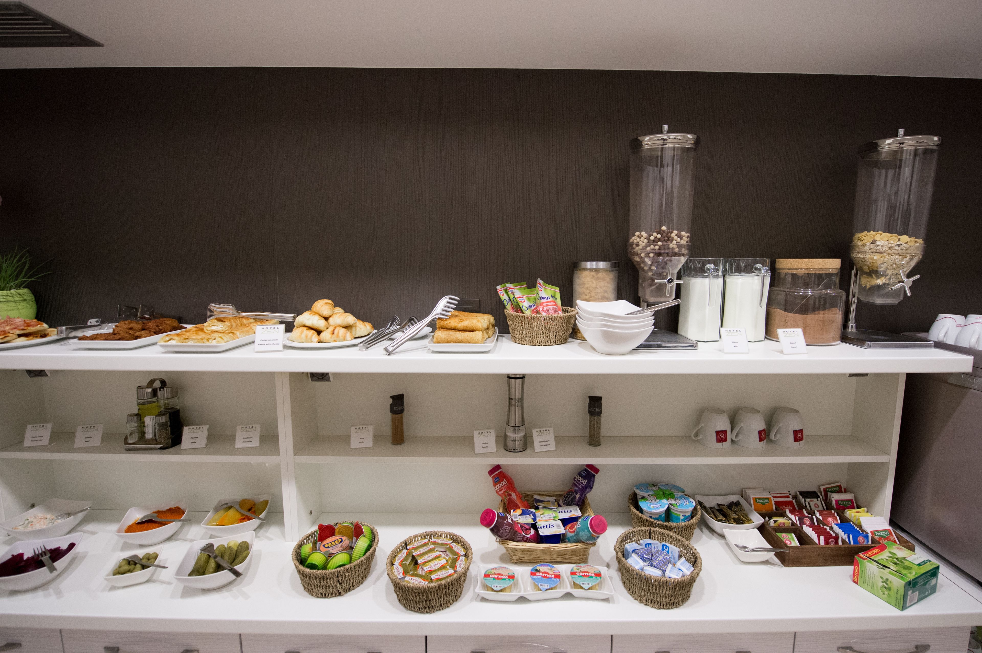 daily buffet breakfast (rsd 600 per person)