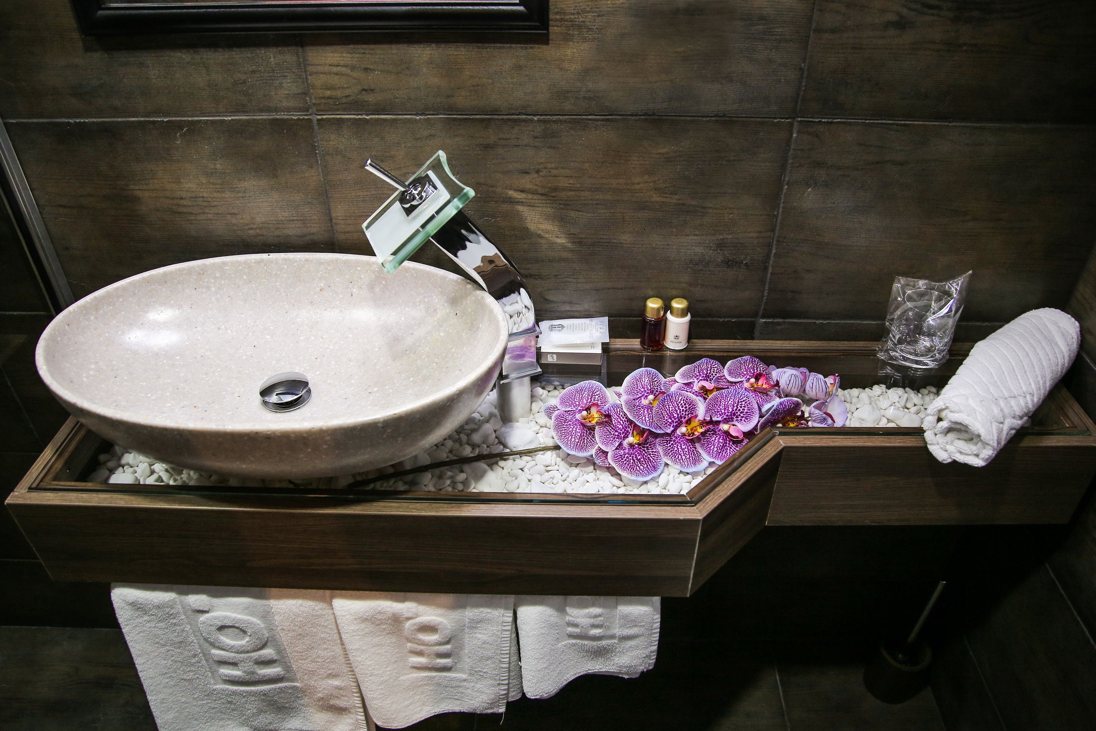 single room | bathroom | shower, free toiletries, hair dryer, bathrobes