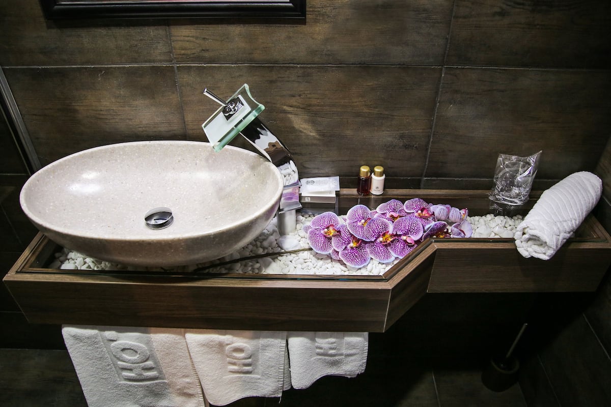 single room | bathroom | shower, free toiletries, hair dryer, bathrobes