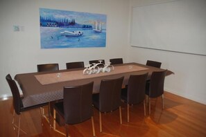 Apartment, 4 Bedrooms | In-room dining - Sorrento City Style (Sorrento)