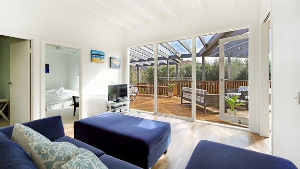 Unclassified image, 1 of 23, button - Beach Pearl (Portsea)