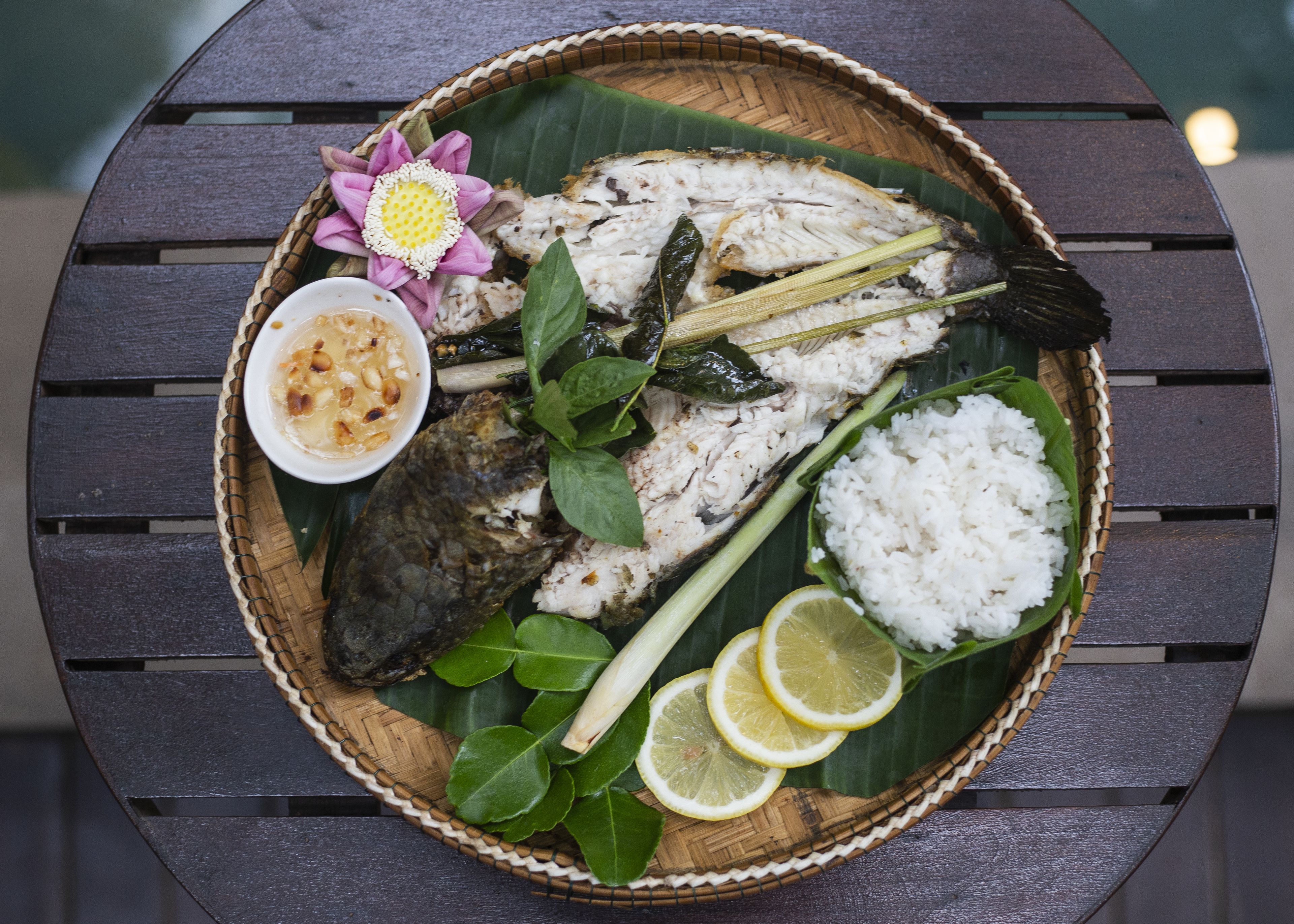 2 restaurants, breakfast, lunch served; local and international cuisine