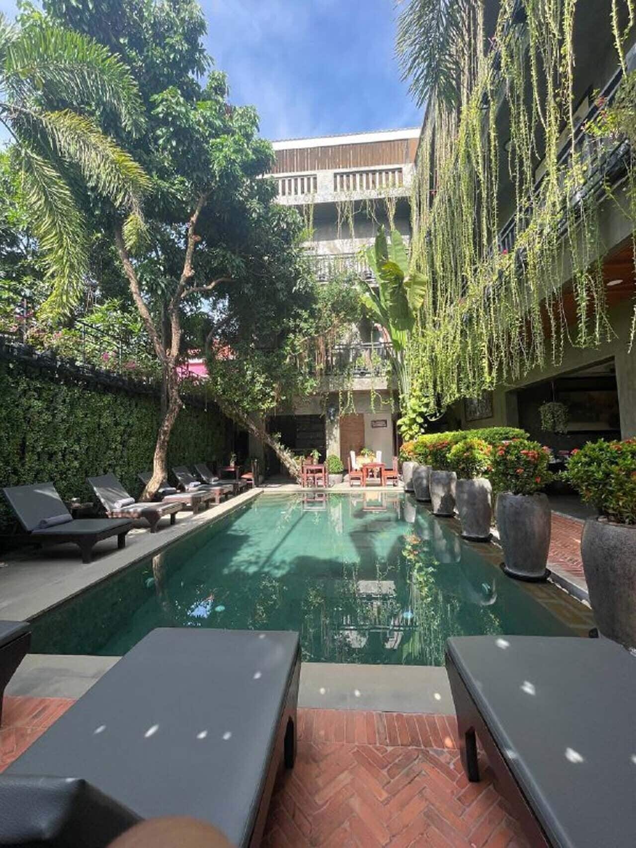 من حمّامات السباحة المغطاة، حمّام سباحة خارجي