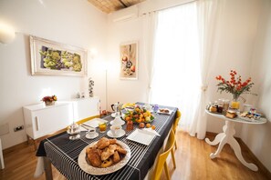 Shared fridge - Villa Paganini B&B (Rome)