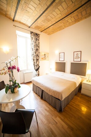 Quarto casal ou duplo (Pamphili) | Cofres nos quartos, escrivaninha, berços (sobretaxa), Wi-Fi de cortesia