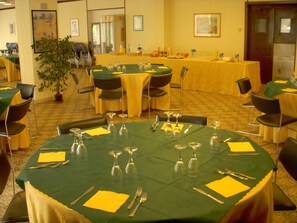 Tägliches inbegriffenes Frühstücksbuffet