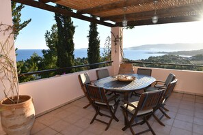 Outdoor dining - Plane Tree Villa (Ermionida)
