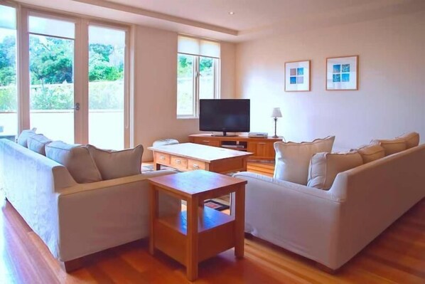 Apartment, 3 Bedrooms | Living room