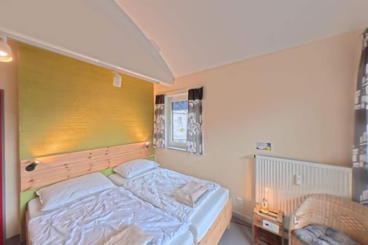 Soundproofing, WiFi (free), bed sheets