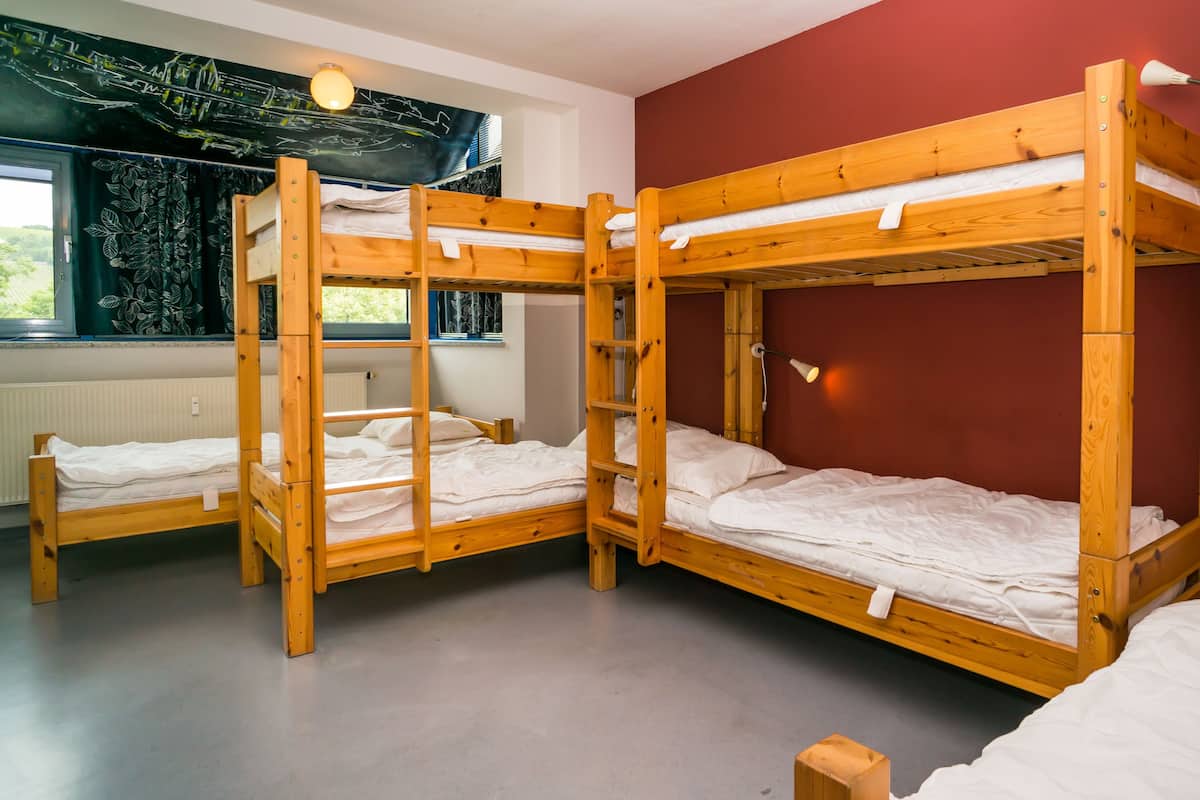 Rum - flera sängar - privat badrum (6 Persons) | Ljudisolering, gratis wi-fi och sängkläder