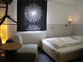 Habitación individual, baño privado | Sistema de insonorización, wifi gratis, ropa de cama