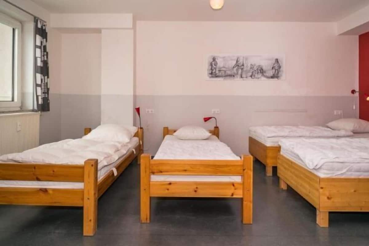 Soundproofing, free WiFi, bed sheets