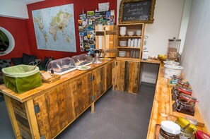 Buffet déjeuner (7.90 EUR par personne)