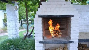 Kawasan BBQ/berkelah