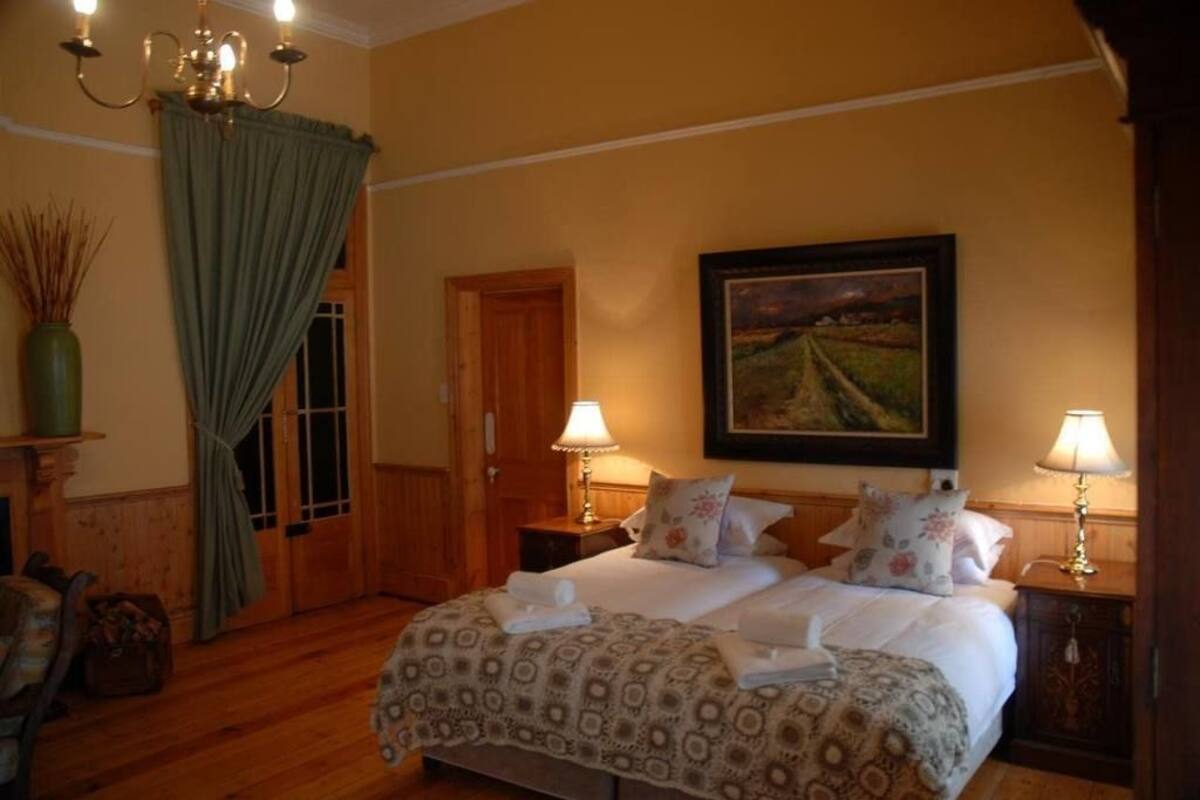 Suite supérieure, 1 chambre | Coffre-fort, accès au Wi-Fi (inclus), literie fournie