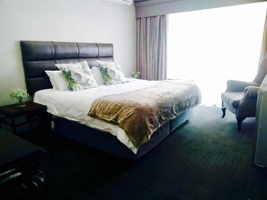 In-room safe, free WiFi - Shawu Lodge & Conference (Bloemfontein)