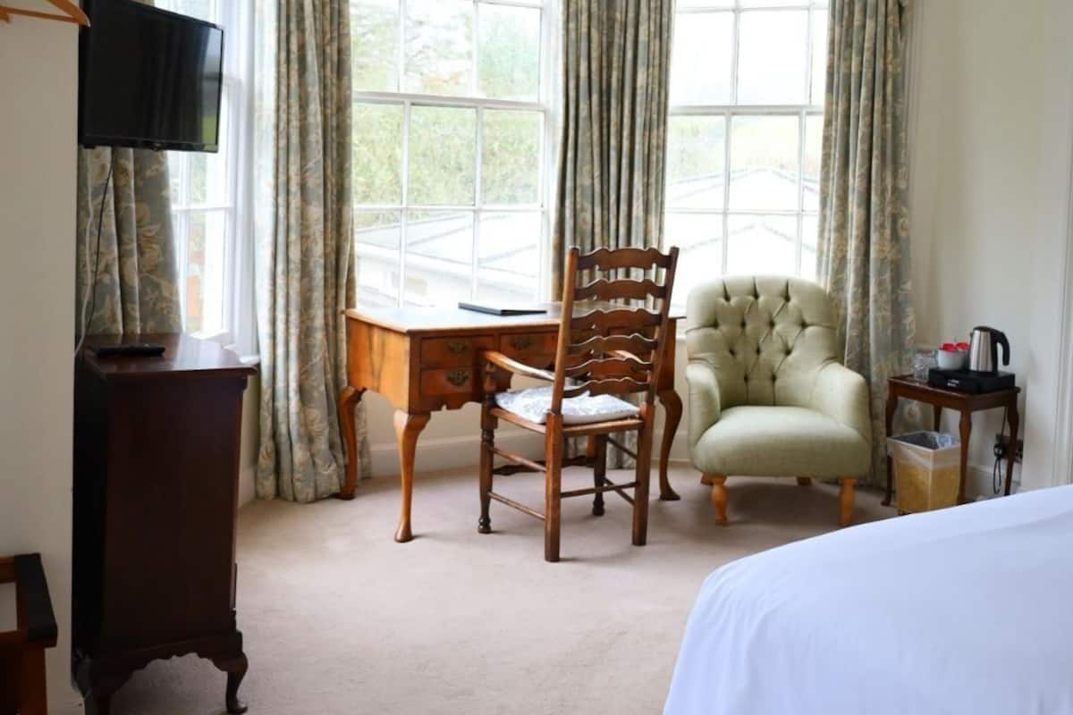 Superior Double Room | 1 bedroom, premium bedding, iron/ironing board, rollaway beds