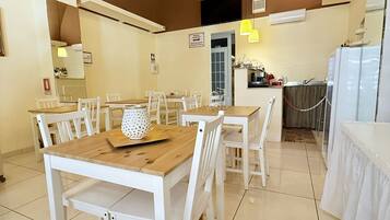 Colazione a buffet inclusa, servita tutte le mattine