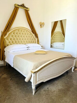 Superior kamer | Italiaanse Frette-lakens, luxe beddengoed, donsdekens