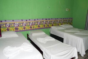 Minibar, iron/ironing board, bed sheets - Pousada Portal das Cores (Ipojuca)