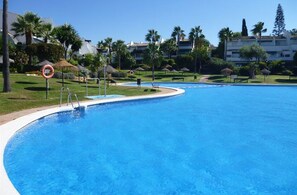 Outdoor pool - Duplex Penthouse Lunamar (Marbella)