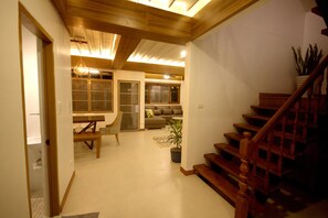 4 Bedrooms Vacation House | 4 bedrooms, desk, iron/ironing board, rollaway beds