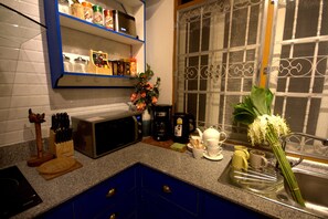 4 Bedrooms Vacation House | Private kitchen | Full-sized fridge, microwave, stovetop, dishwasher