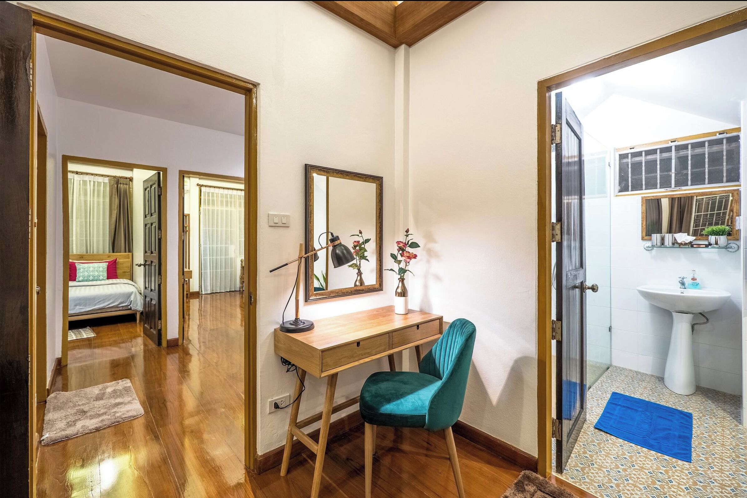 4 bedrooms, desk, iron/ironing board, rollaway beds