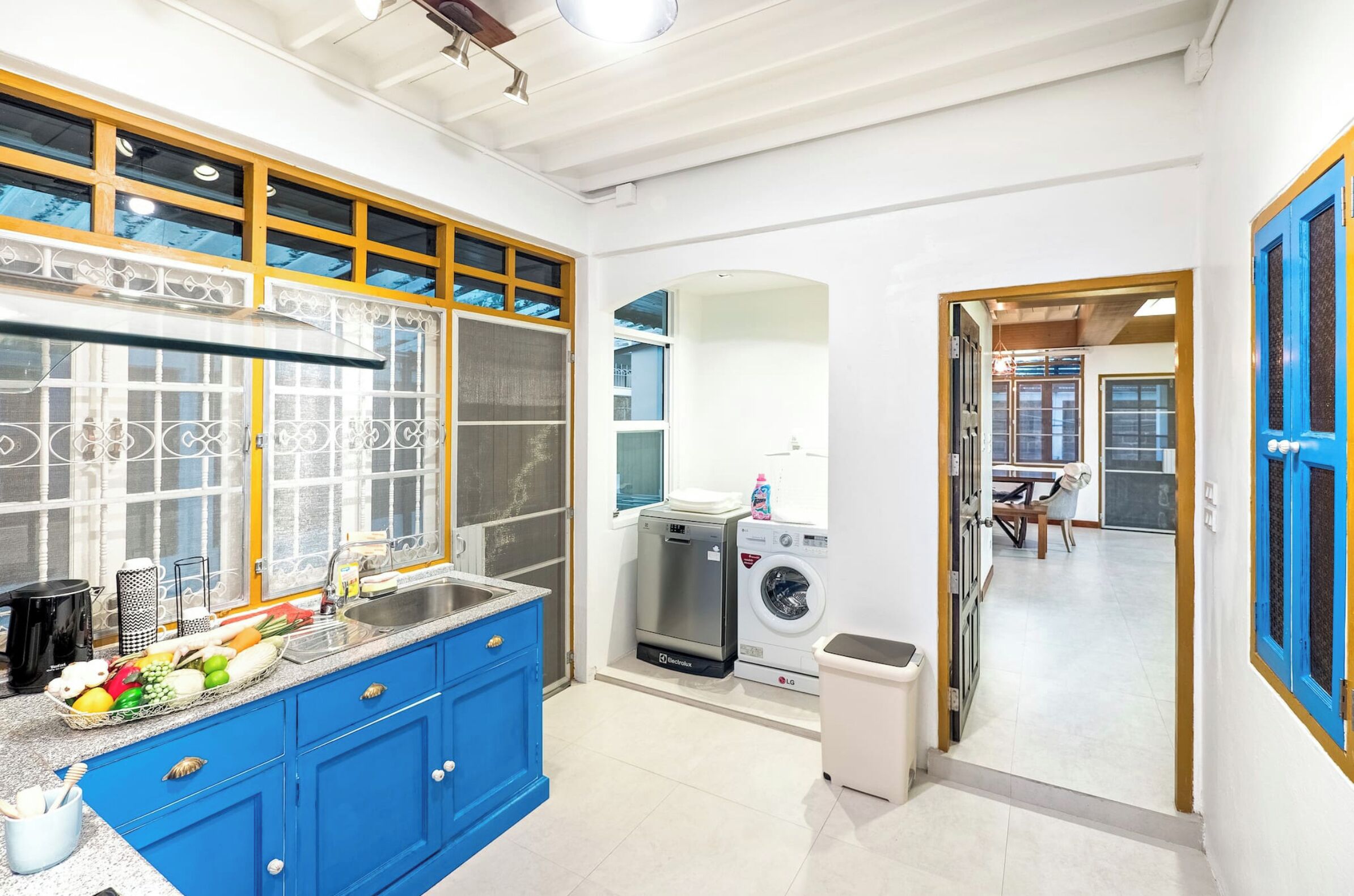 4 Bedrooms Vacation House  | Private kitchen | Full-size fridge, microwave, stovetop, dishwasher