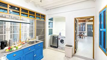 4 Bedrooms Vacation House | Private kitchen | Full-size fridge, microwave, stovetop, dishwasher